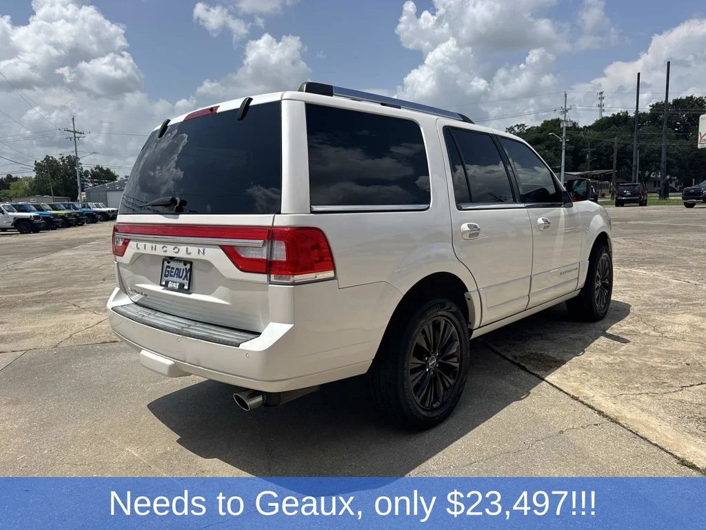 Used 2017 White Lincoln Select image 14