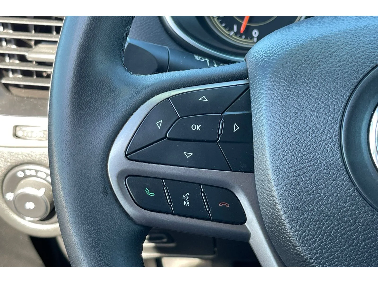 Used 2021 Diamond Black Crystal Pearlcoat Jeep Latitude Lux image 36