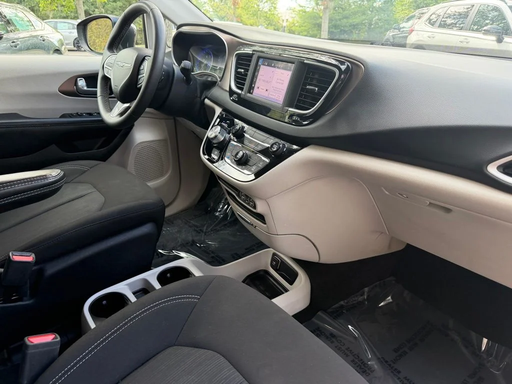 Used 2023 Crystal Metallic Chrysler LX image 10