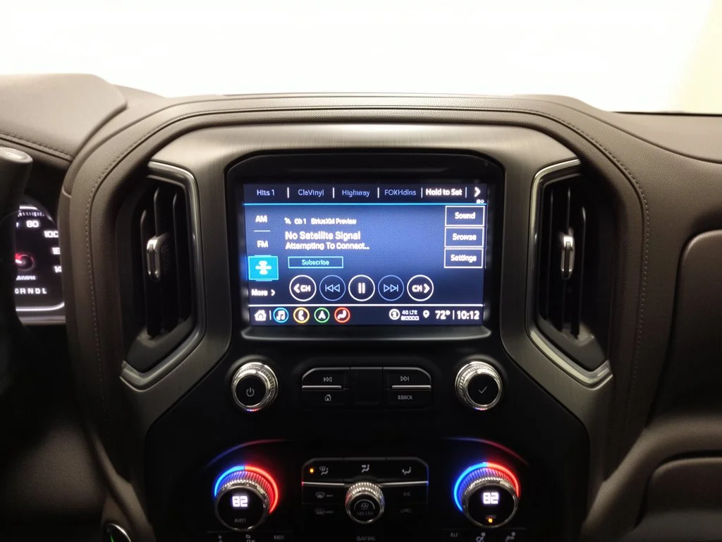 Used 2021 White Frost Tricoat GMC Denali image 23