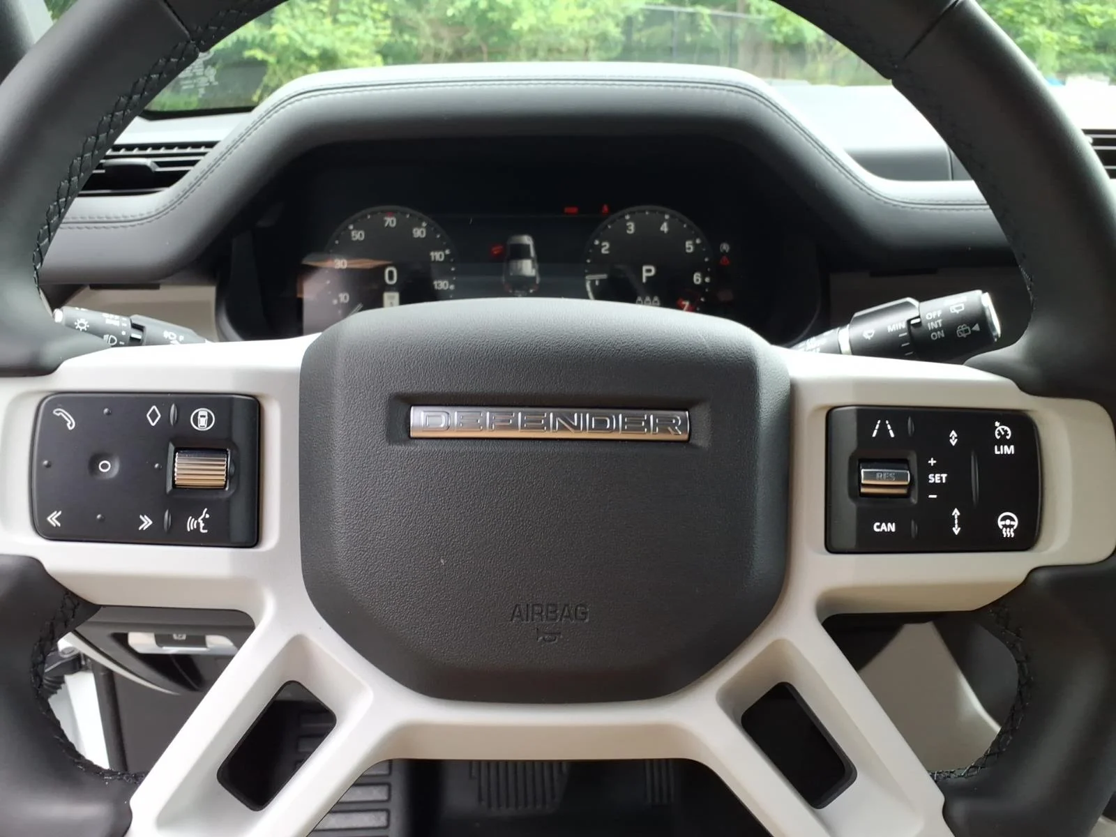 New 2026 Fuji White Land Rover 110 X-Dynamic SE image 11