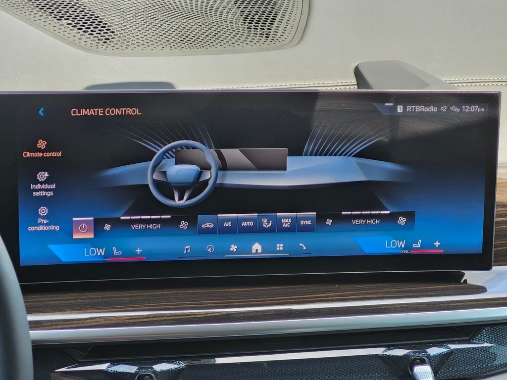 Used 2025 Black BMW xDrive40i image 23