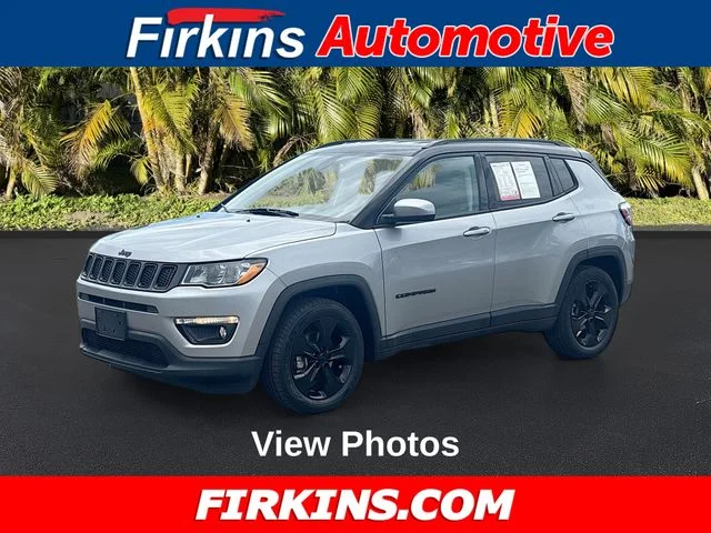 Used 2021 Silver Jeep Latitude image 1