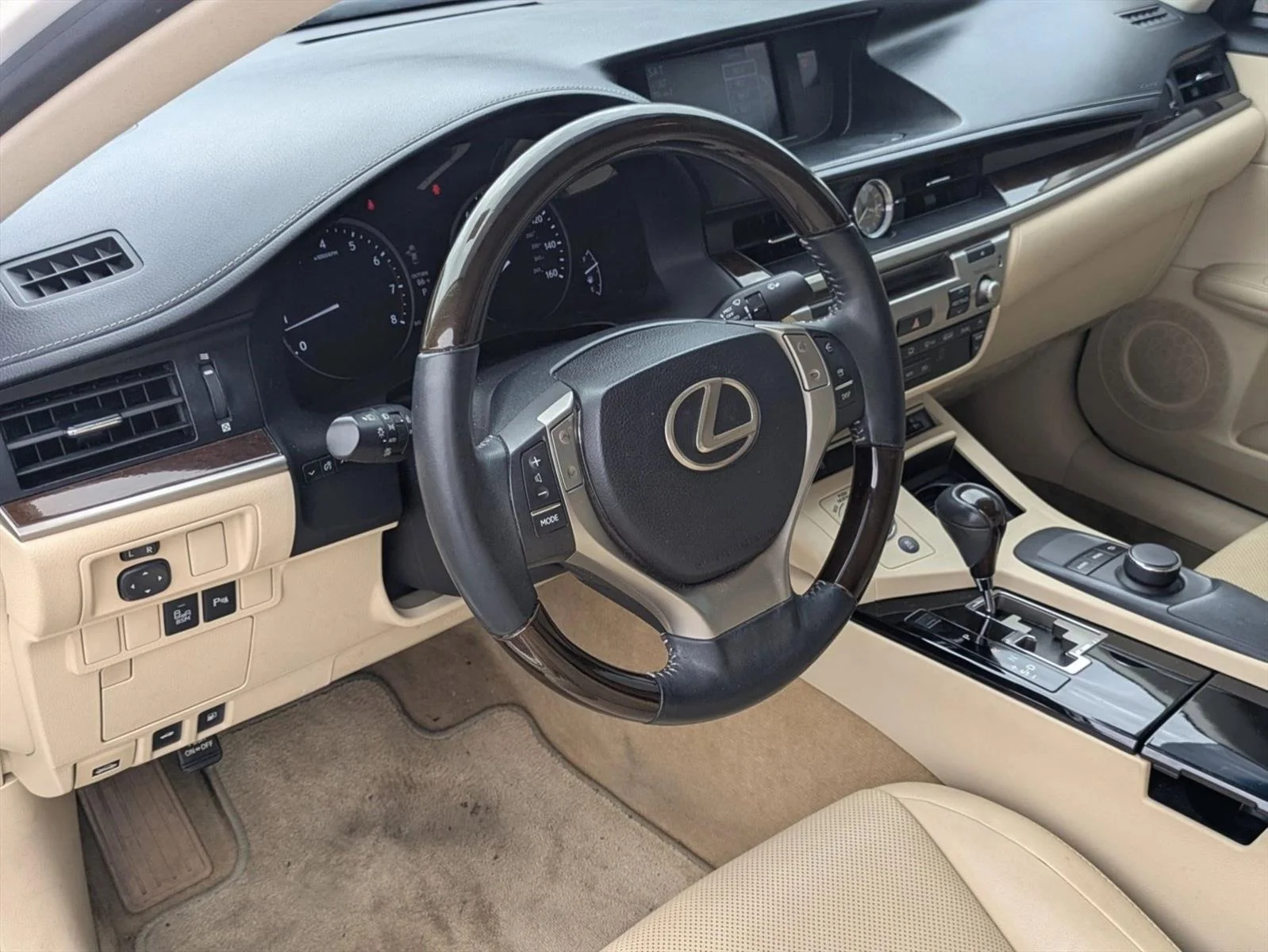 Used 2014 Starfire Pearl Lexus  image 9