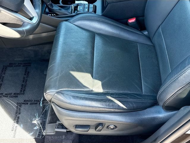 Used 2020 Green Hyundai Limited image 19