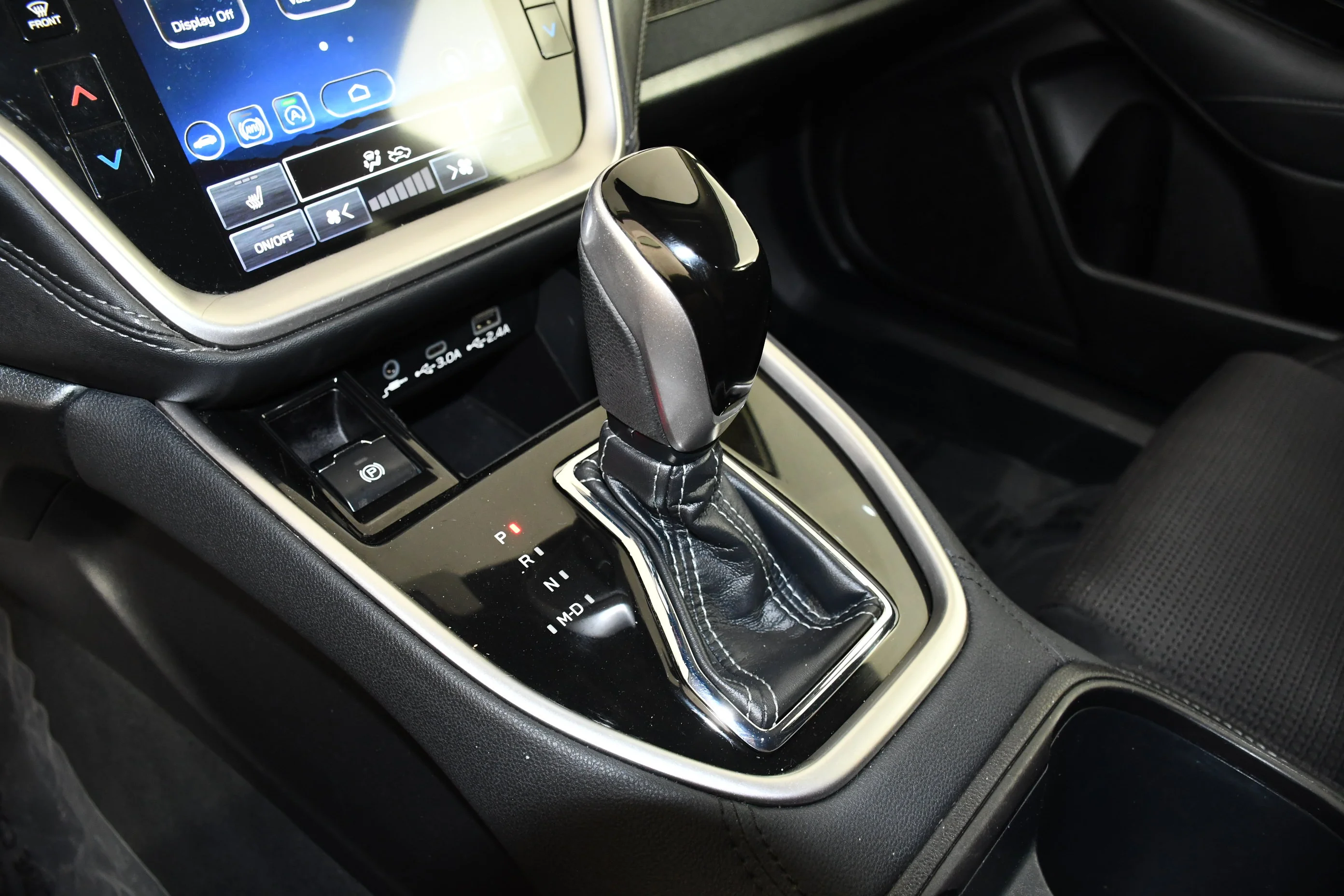 Used 2024 Crystal White Pearl Subaru Premium image 29