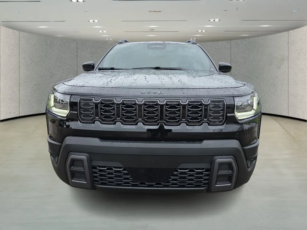 New 2026 Diamond Black Crystal Pearl-Coat Exterior Paint Jeep Laredo image 2