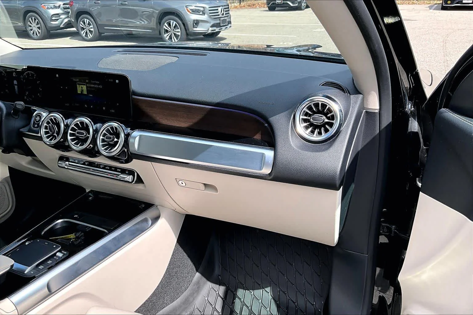 Used 2023 Night Black Mercedes-Benz GLB 250 image 19