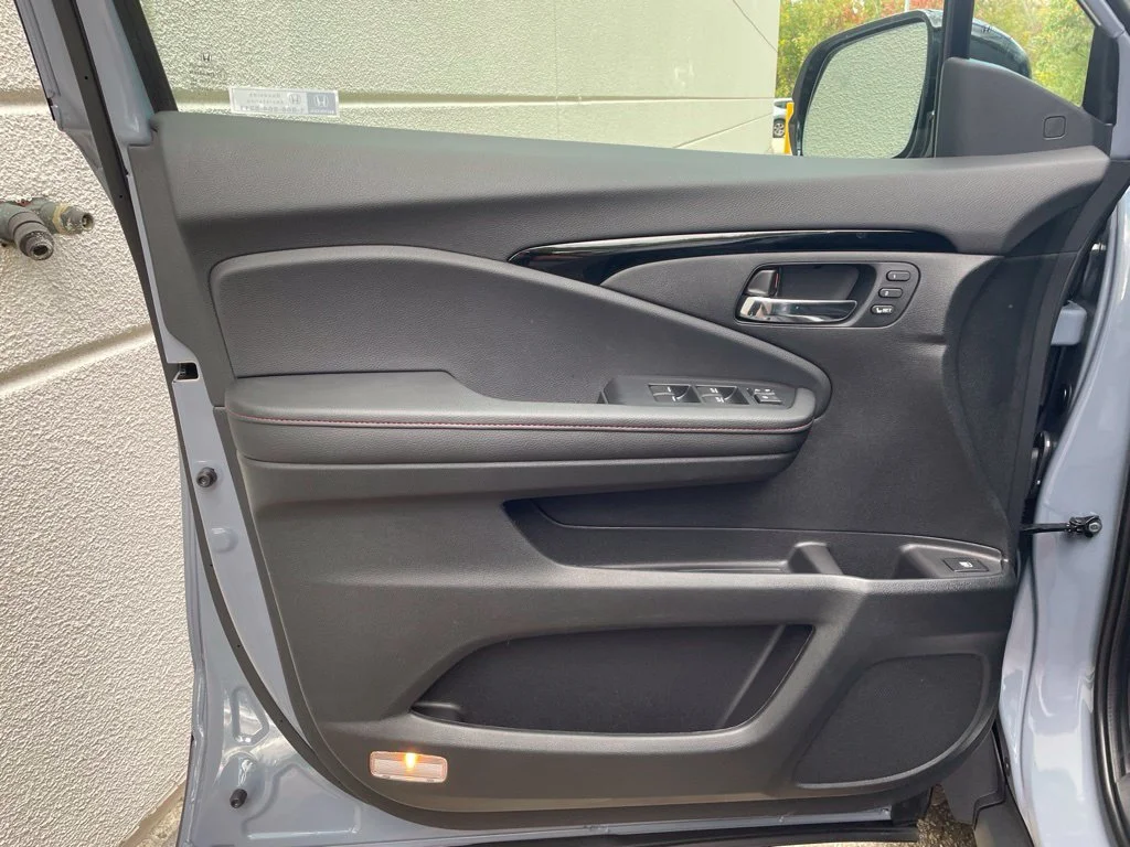 New 2026 Sonic Gray Pearl Honda Black Edition image 9