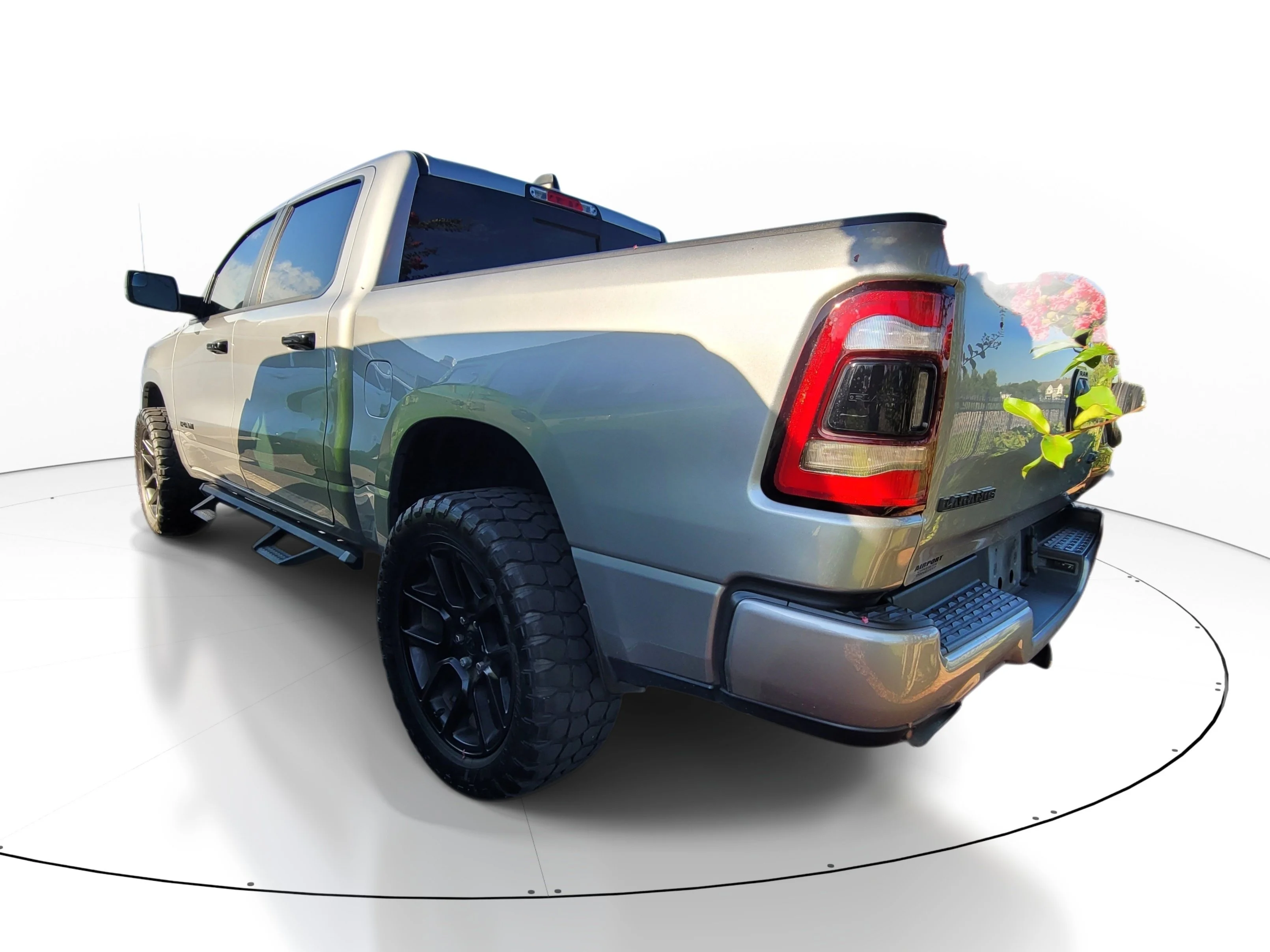 Used 2024 Billet Silver Metallic Clearcoat Ram Laramie image 6