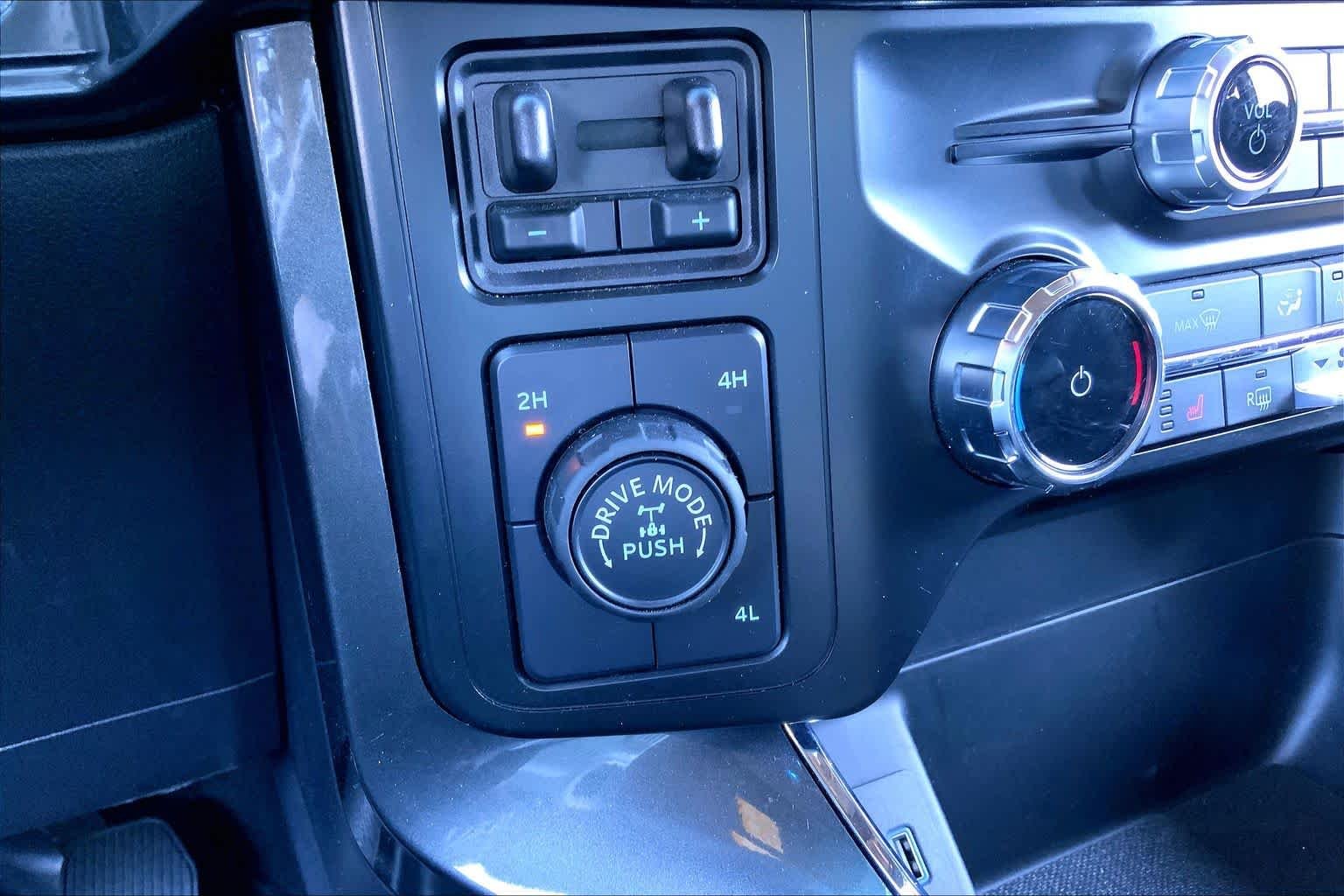 Used 2023 Agate Black Metallic Ford XLT image 33