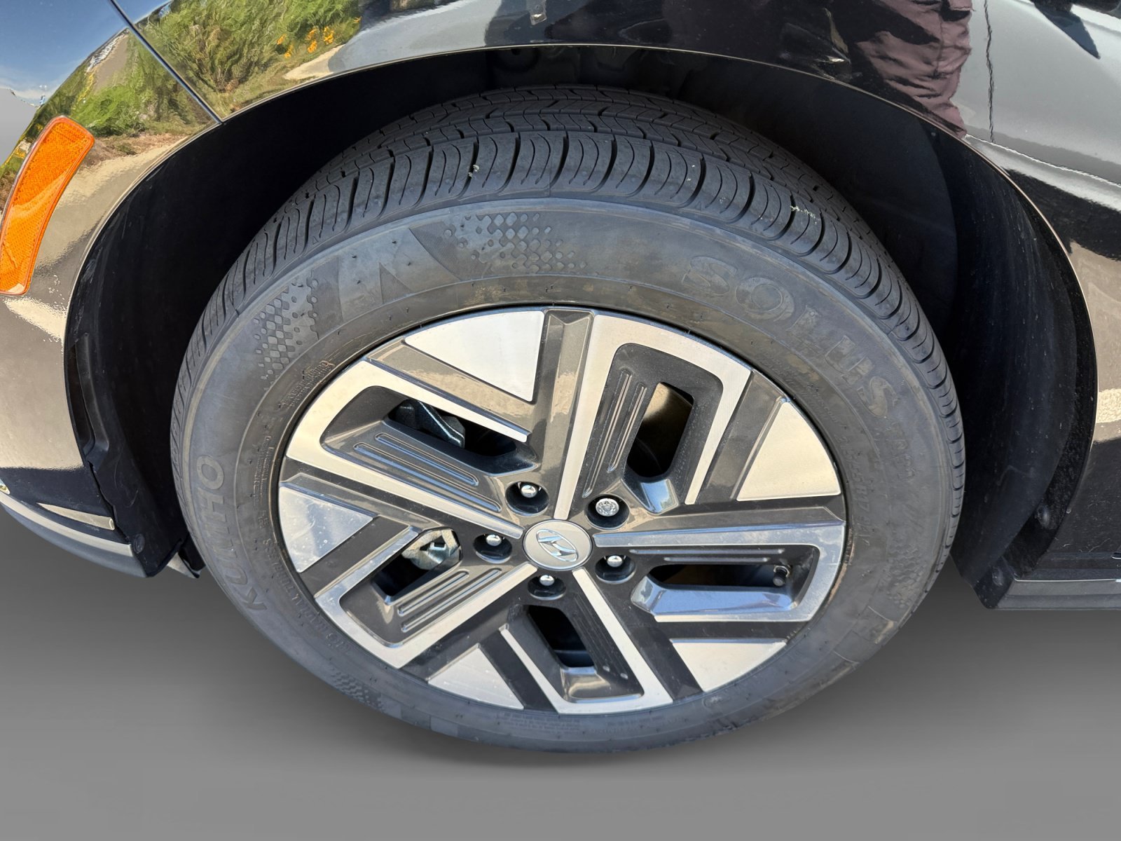 Certified Used 2023 Ultra Black Hyundai SE image 9