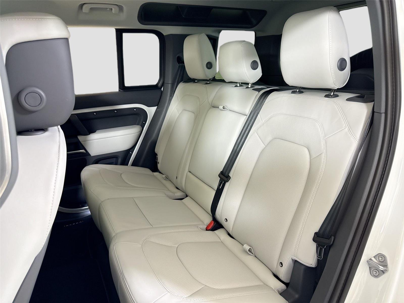 Used 2026 Fuji White Land Rover X-Dynamic SE | Urban Widetrack Build image 21
