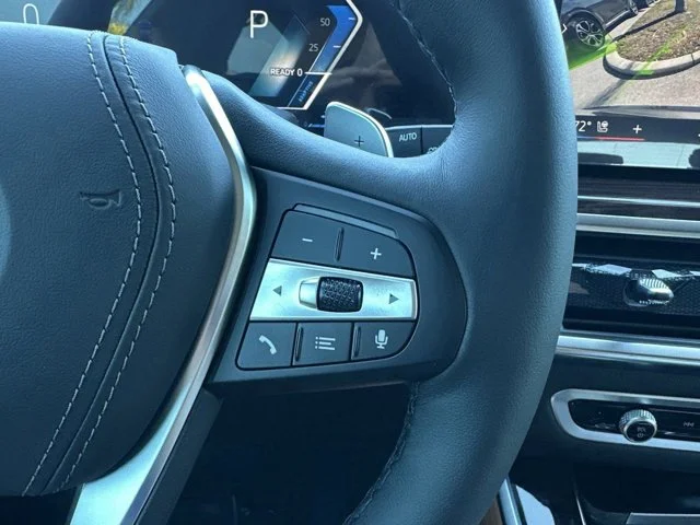 New 2026 Tanzanite Blue II Metallic BMW xDrive50e image 34