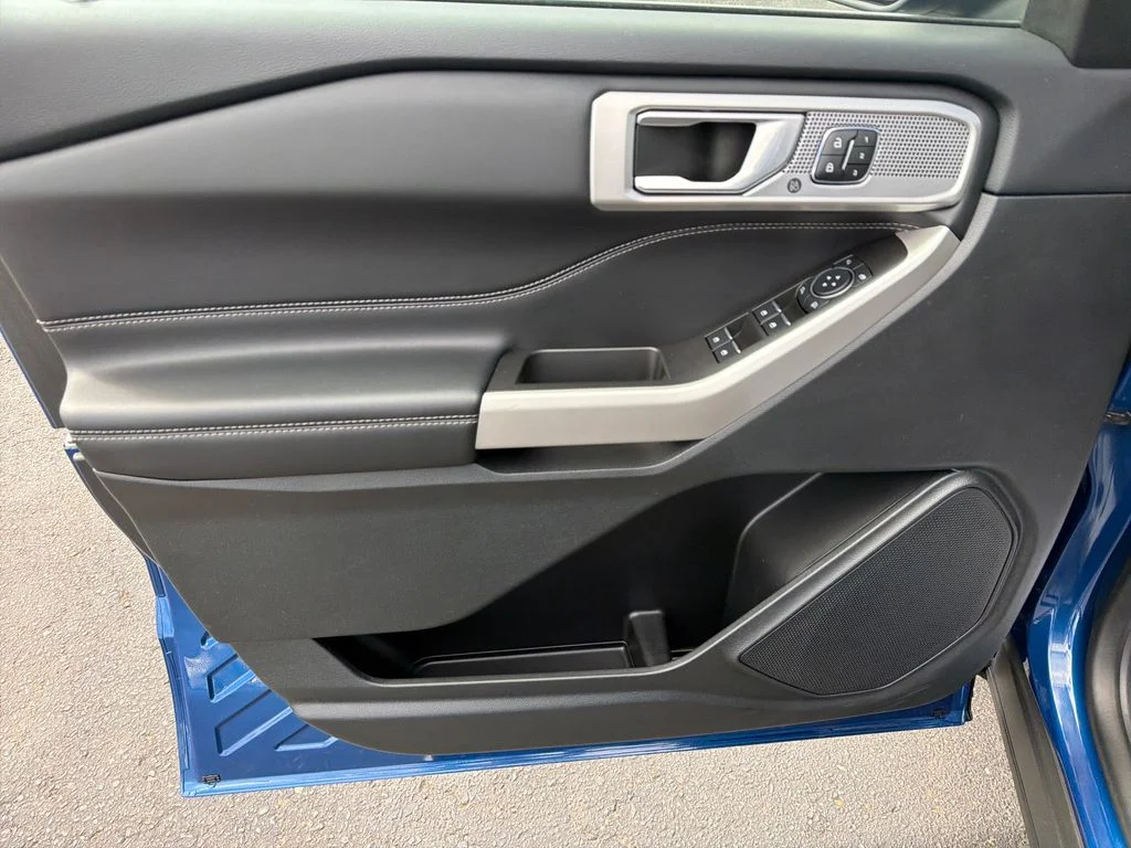 Used 2023 Blue Ford Limited image 10