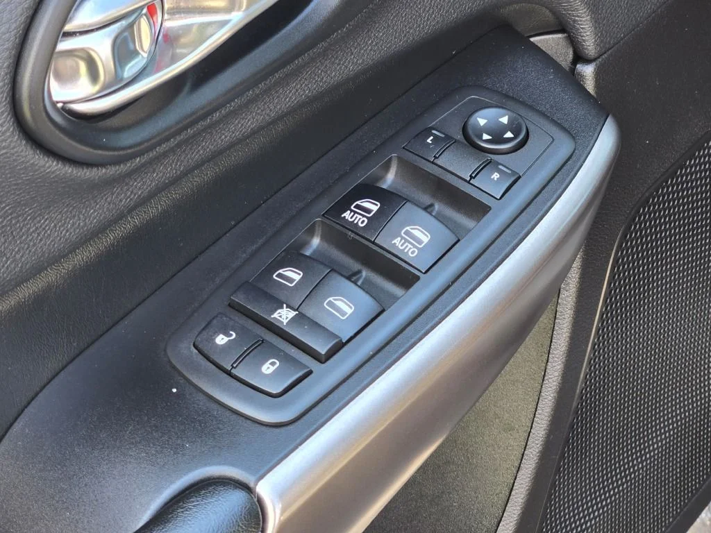 Used 2019 Gray Jeep Latitude Plus image 21