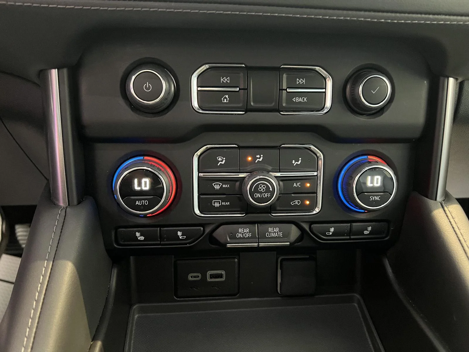 Used 2024 Summit White Chevrolet Z71 image 28