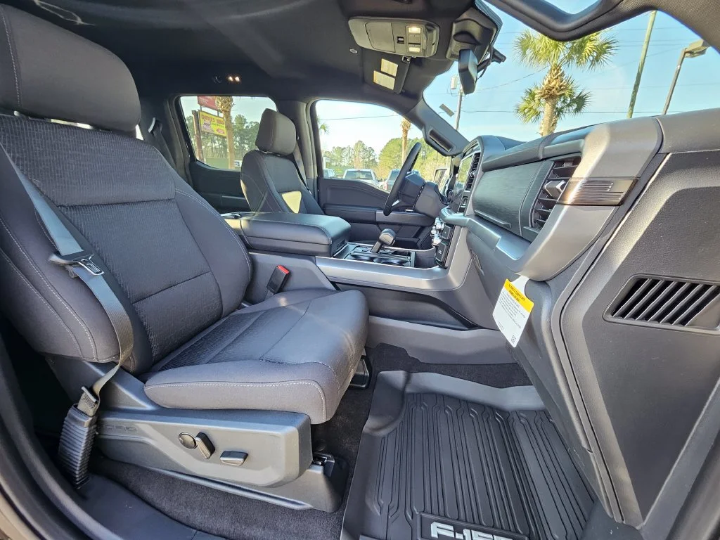 New 2026 Black Ford XLT image 9