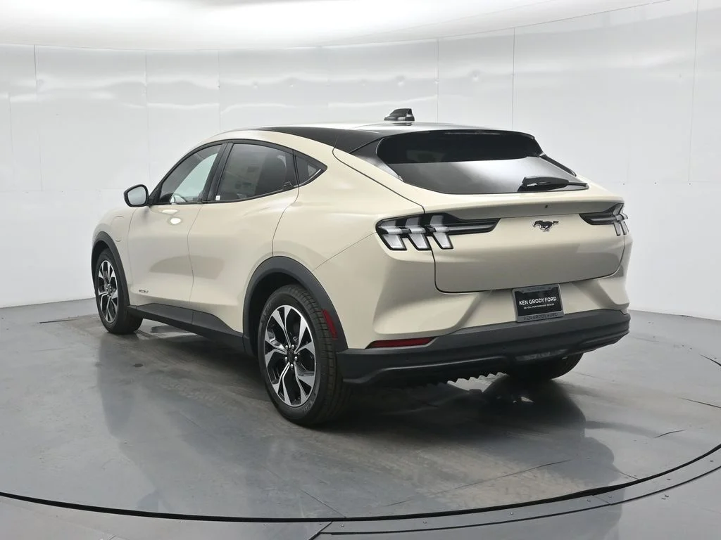 New 2026 Desert Sand Ford Select image 26