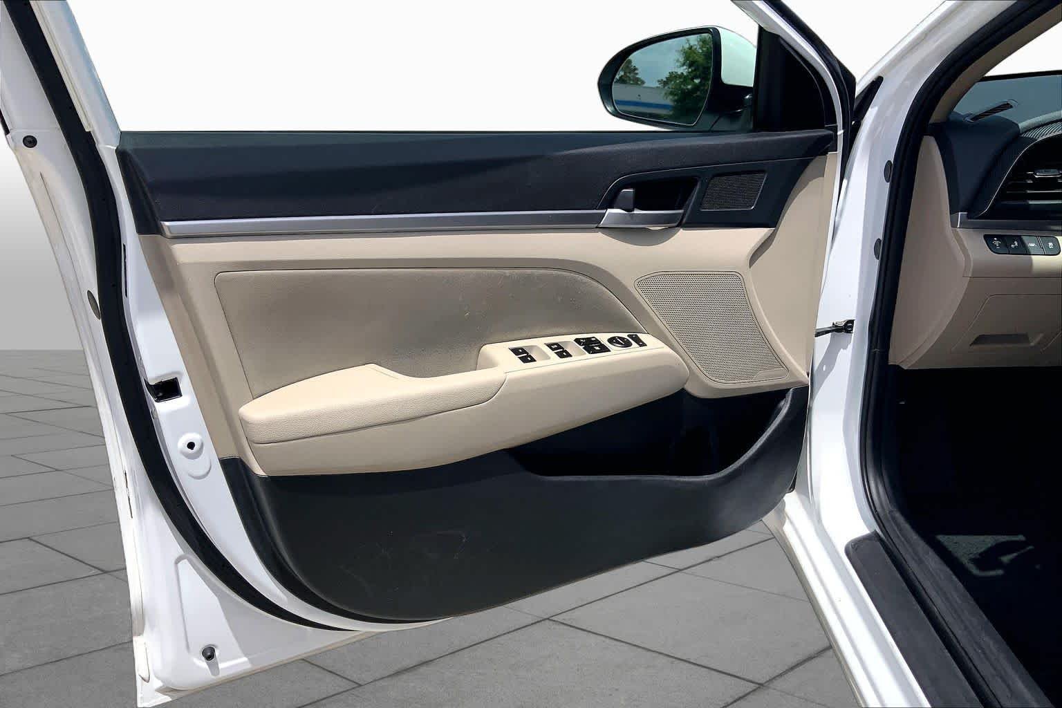 Used 2020 Quartz White Pearl Hyundai SEL image 21