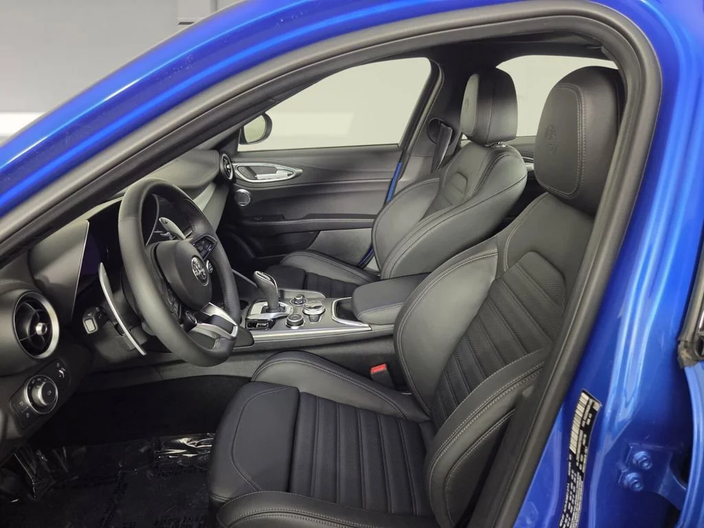 2025 Alfa Romeo Giulia Base - Photo 8