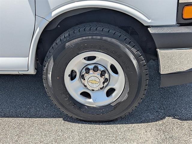 2024 Chevrolet Express Passenger LT - Photo 13