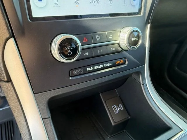 Used 2022 Black Ford SEL image 25