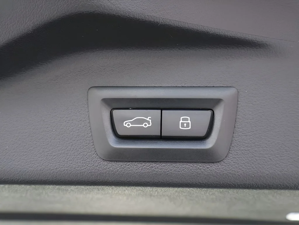 Used 2024 Mineral White Metallic BMW xDrive40i image 18