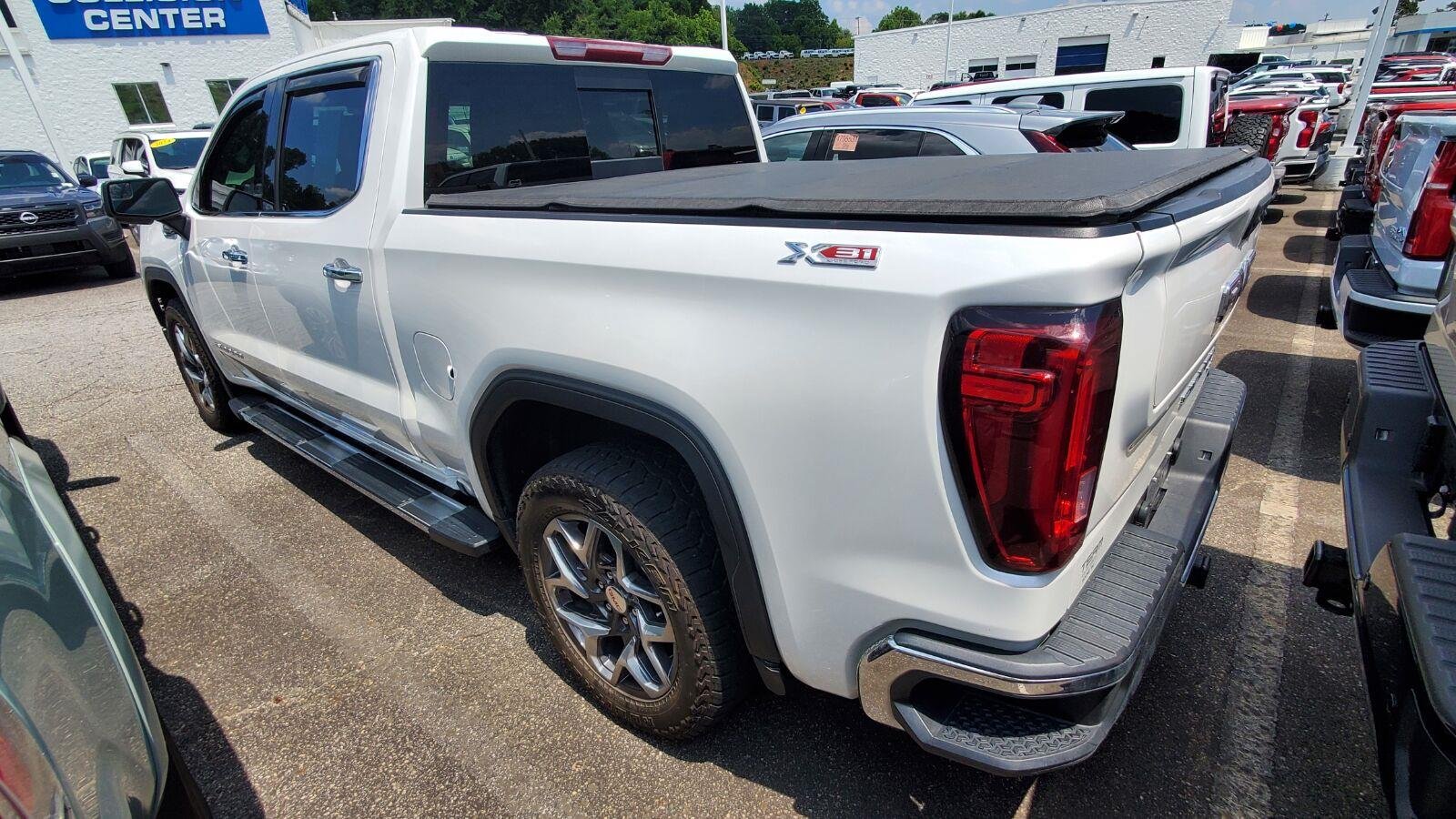 Used 2023 White Frost Tricoat GMC SLT image 8