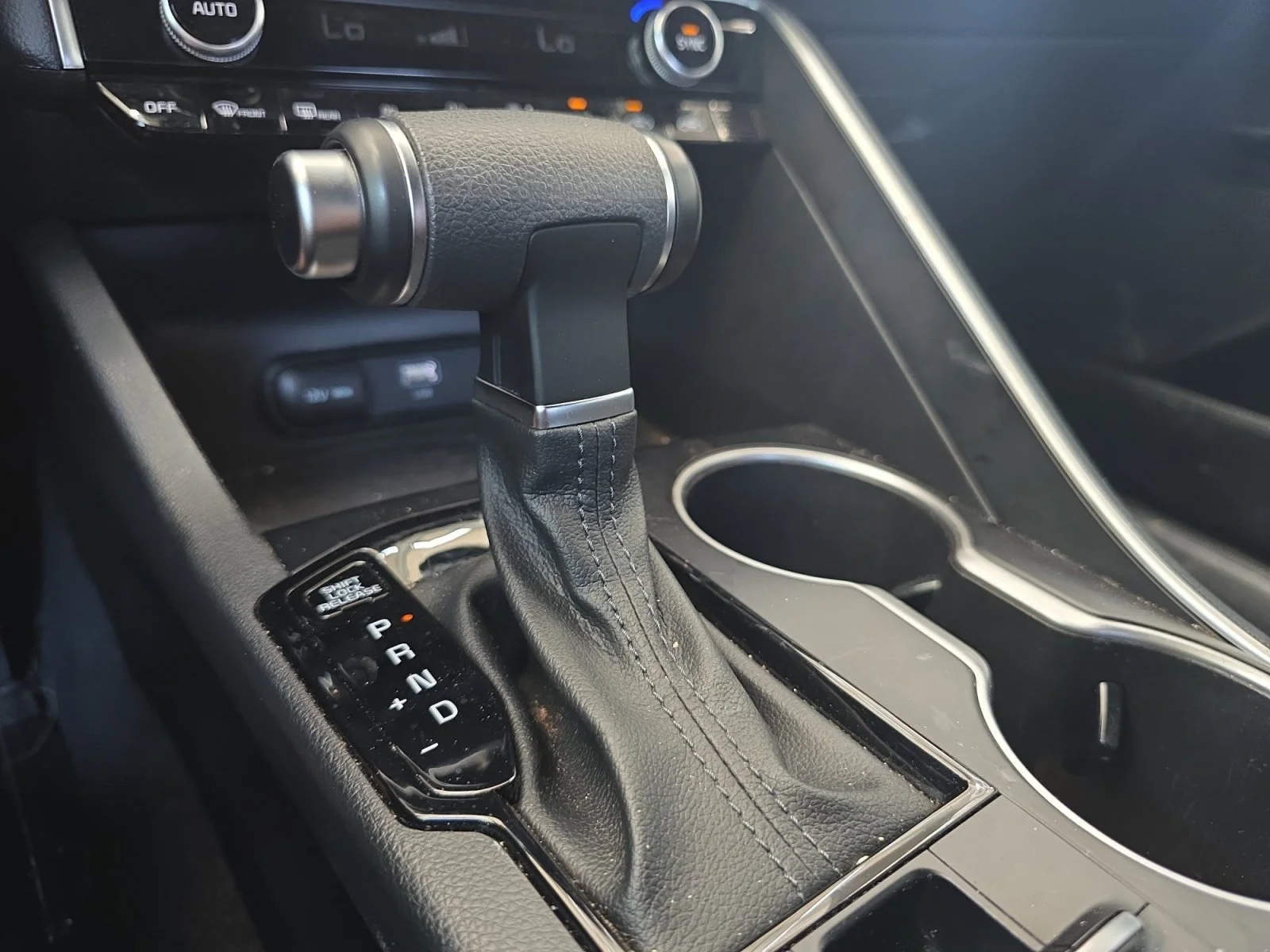 Used 2022 Wolf Gray Kia GT-Line image 19