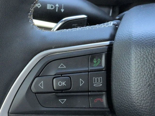 Used 2023 White Jeep Altitude image 25