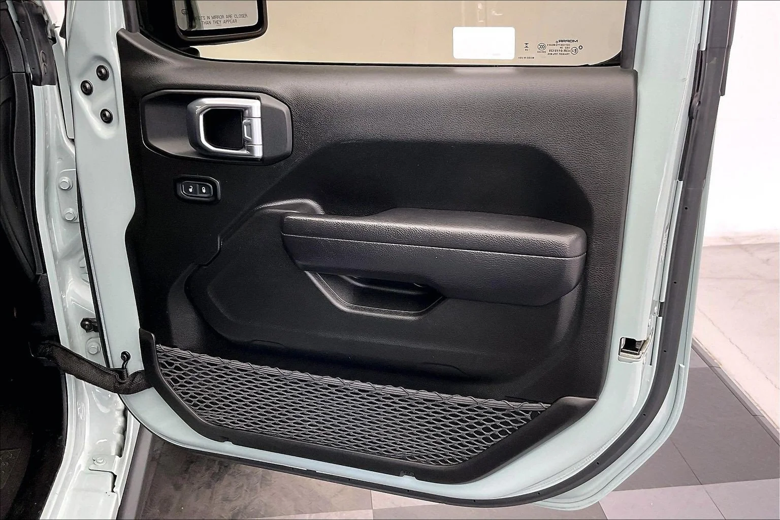 Used 2024 Earl Clearcoat Jeep Rubicon 4xe image 26