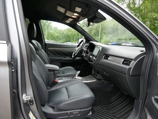 Used 2022 Mercury Gray Metallic Mitsubishi SEL image 8