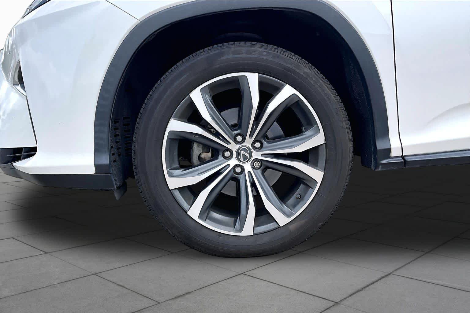 Used 2018 Eminent White Pearl Lexus  image 9