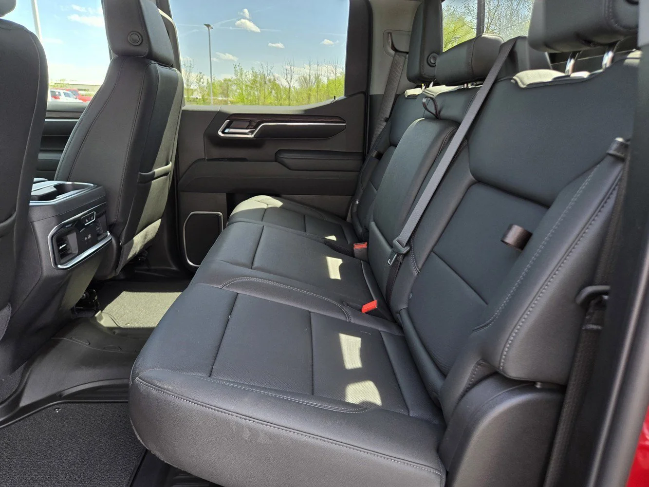 2026 GMC Sierra 1500 SLT - Photo 22