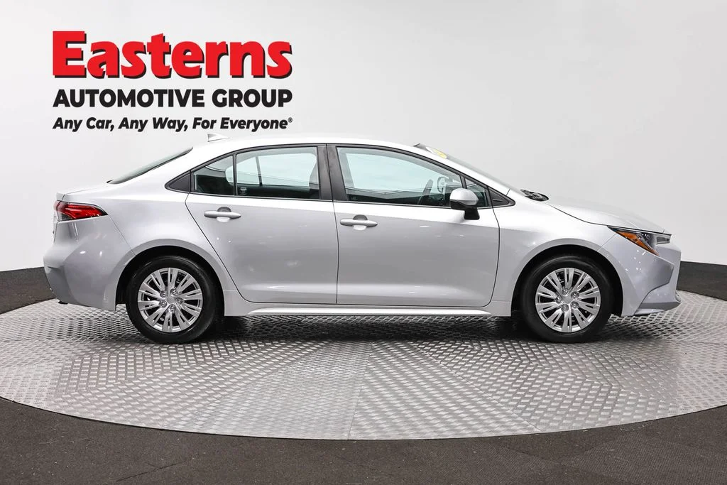 Used 2022 Silver Toyota LE image 4