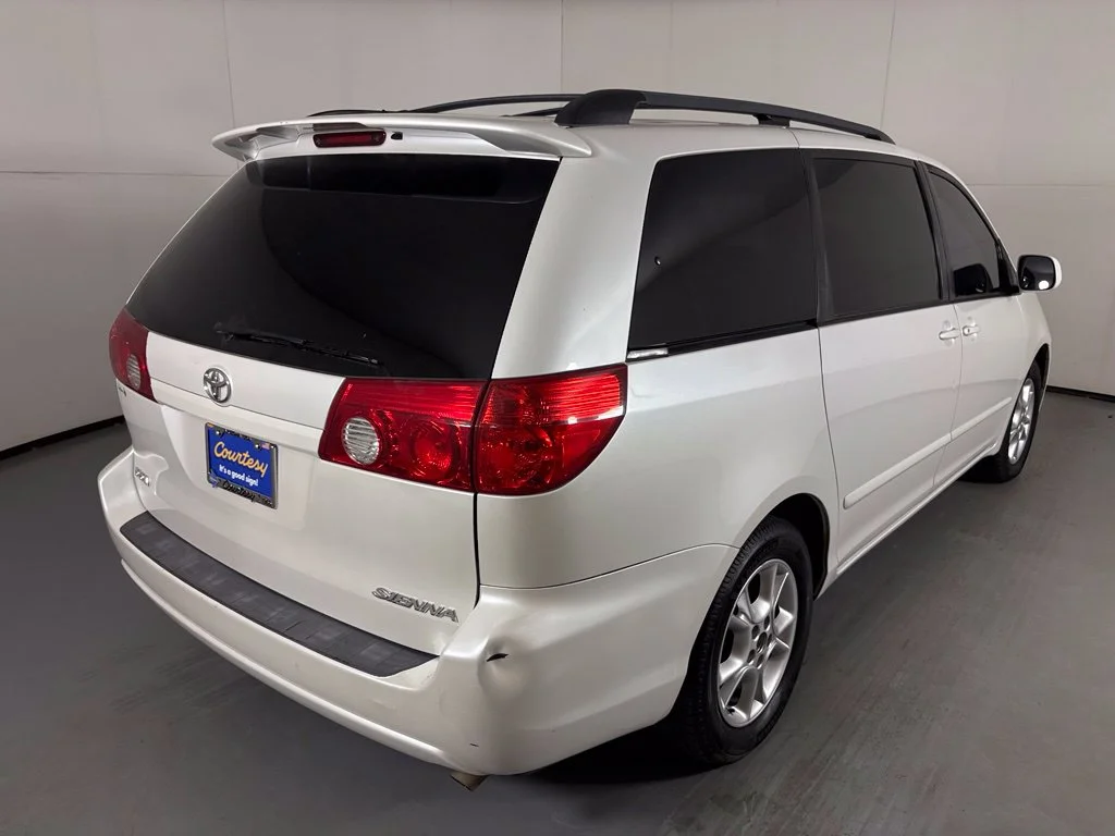 Used 2006 White Toyota XLE image 7
