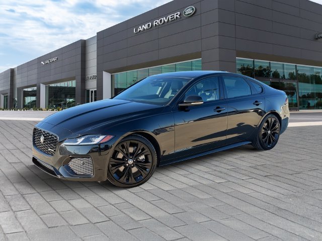 Used 2024 Black Jaguar R-Dynamic SE image 1