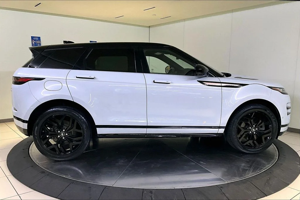 Used 2020 White Land Rover R-Dynamic HSE image 9