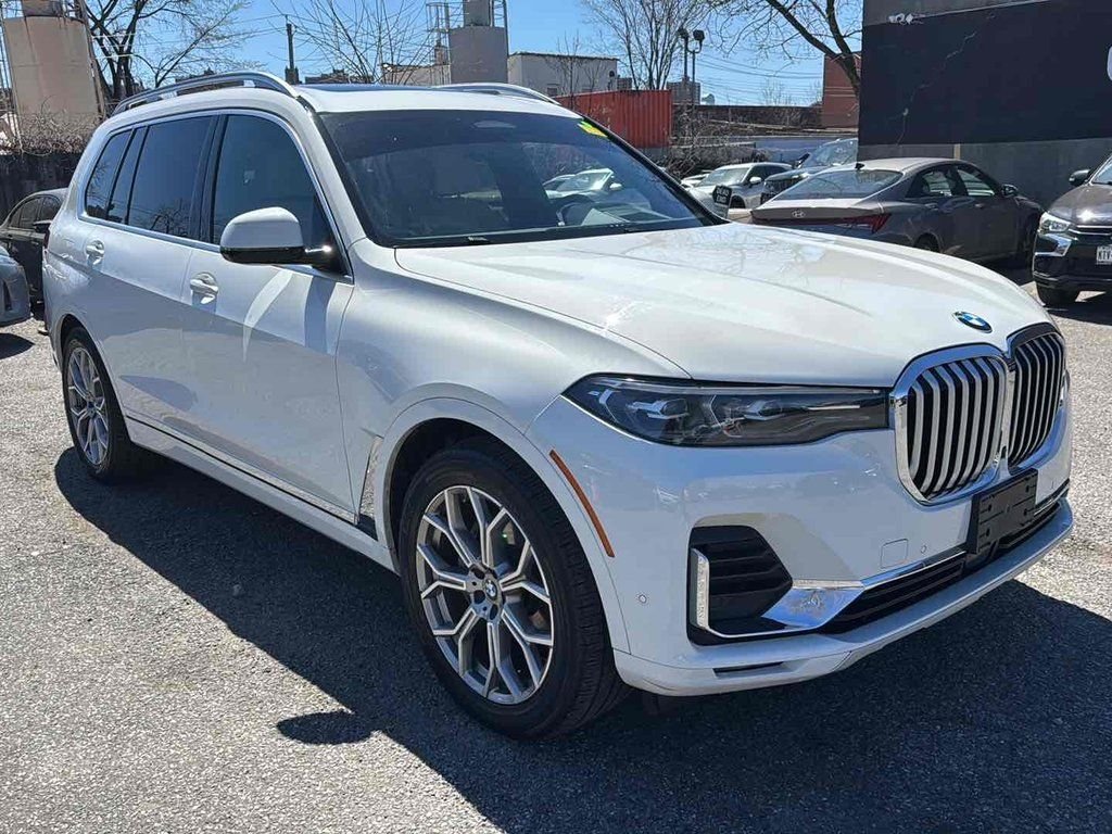 Used 2022 White BMW xDrive40i image 3