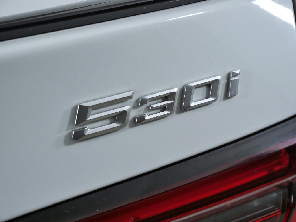 New 2027 Alpine White BMW 530i xDrive image 12