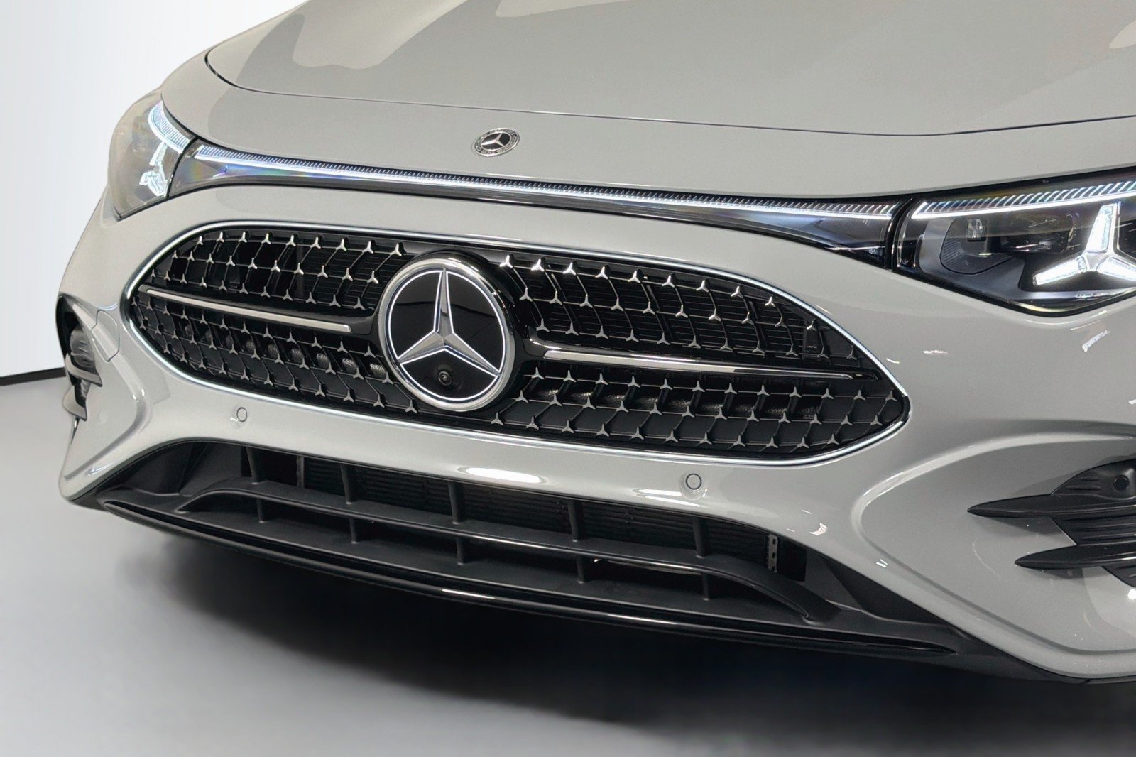 New 2027 MANUFAKTUR Alpine Grey Mercedes-Benz CLA 220 Hybrid image 12