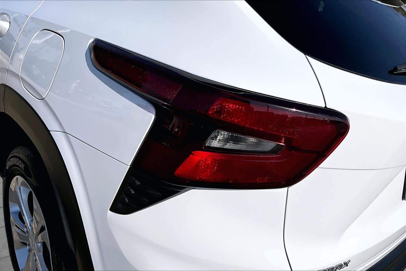 Used 2025 Summit White Chevrolet LS image 30
