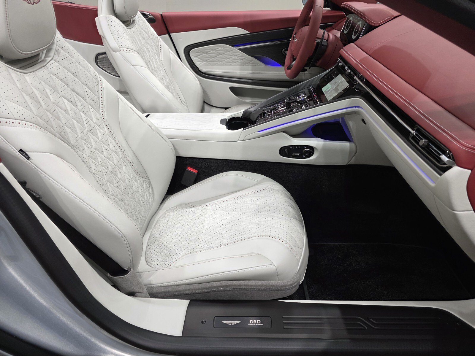 2026 Aston Martin DB12 Base - Photo 22