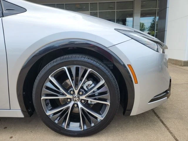 Used 2024  Toyota XLE image 6