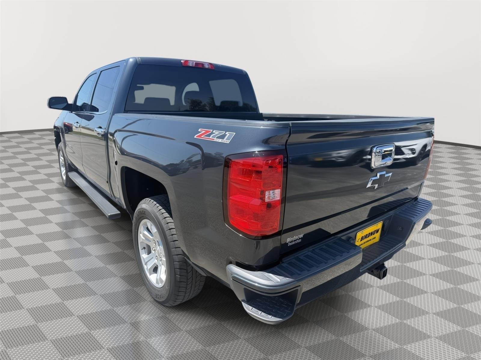 Used 2017 GRAPHITE METALLIC Chevrolet LT image 3