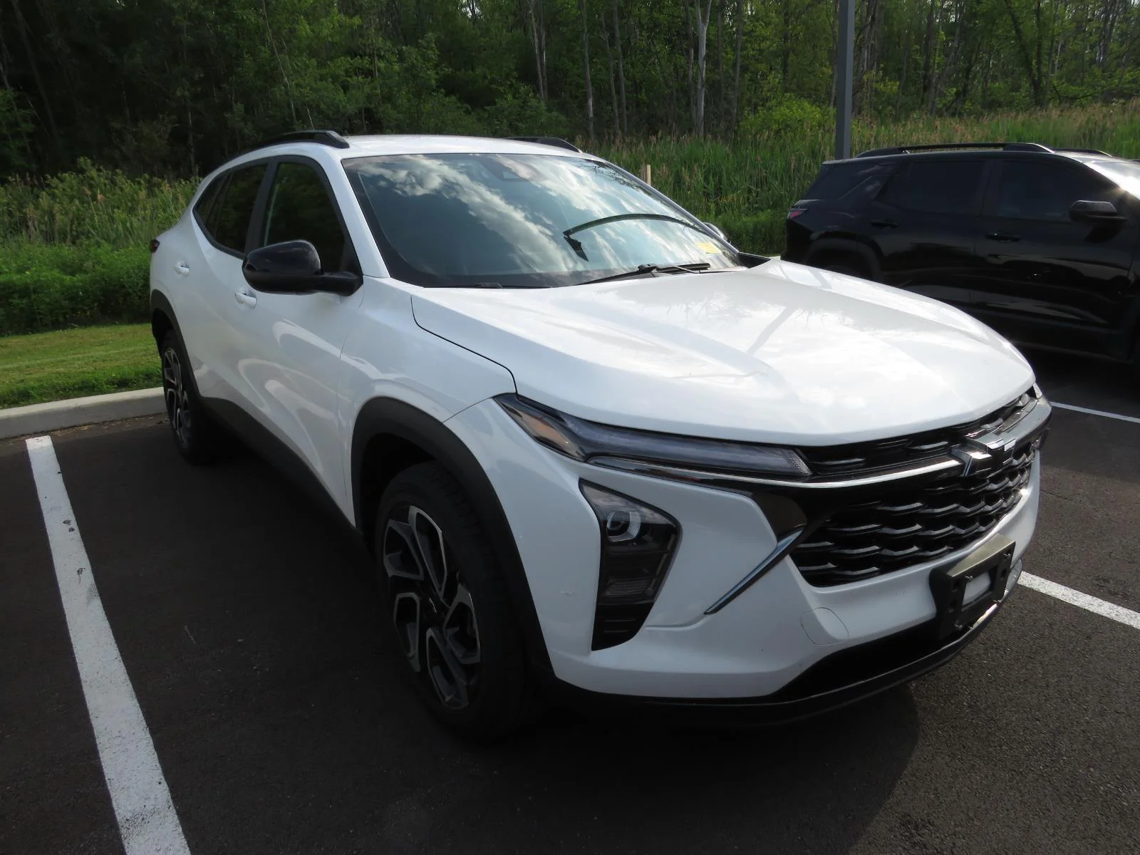 Used 2025 Summit White Chevrolet 2RS image 3