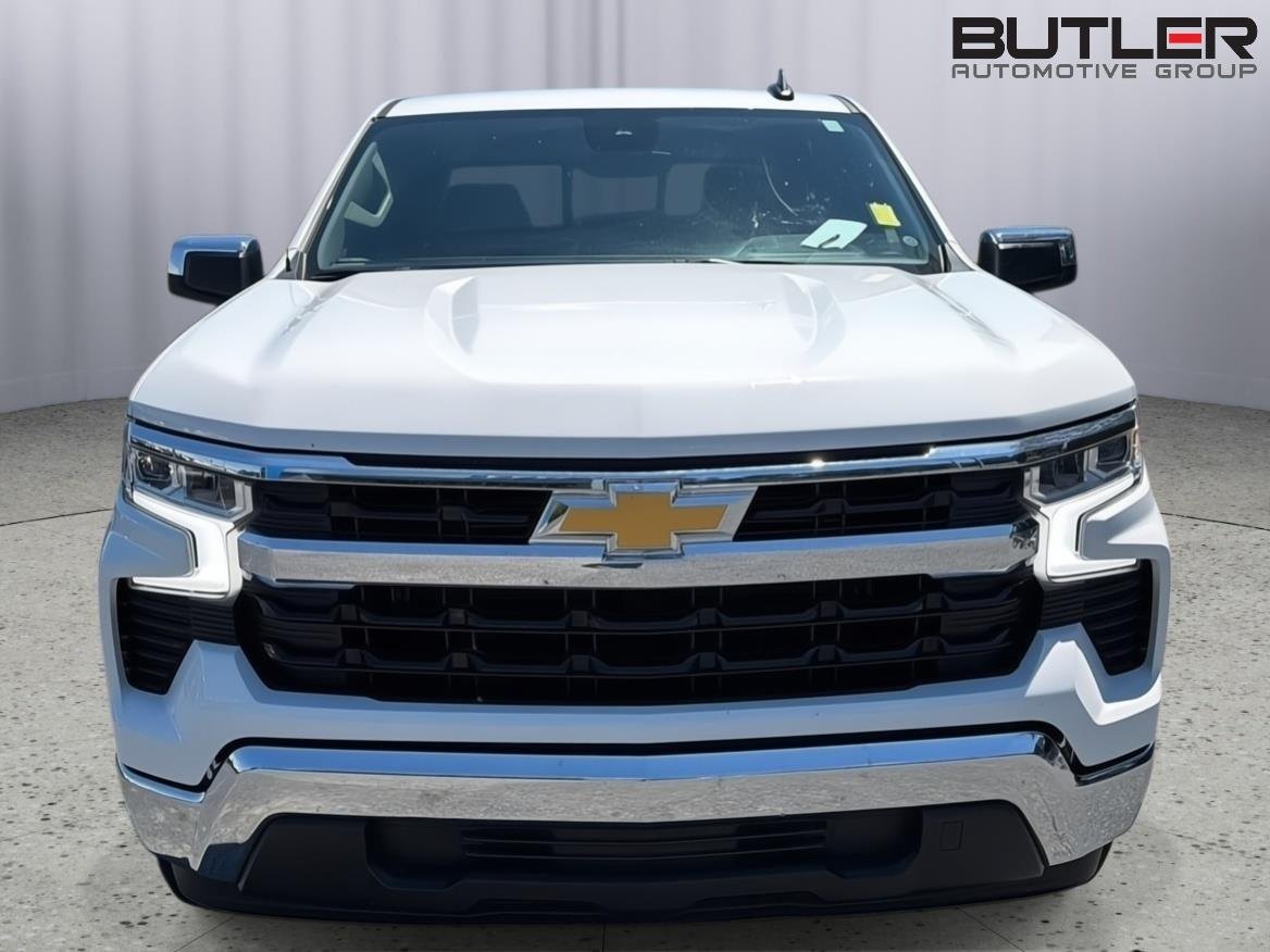 Used 2025 Summit White Chevrolet LT image 9