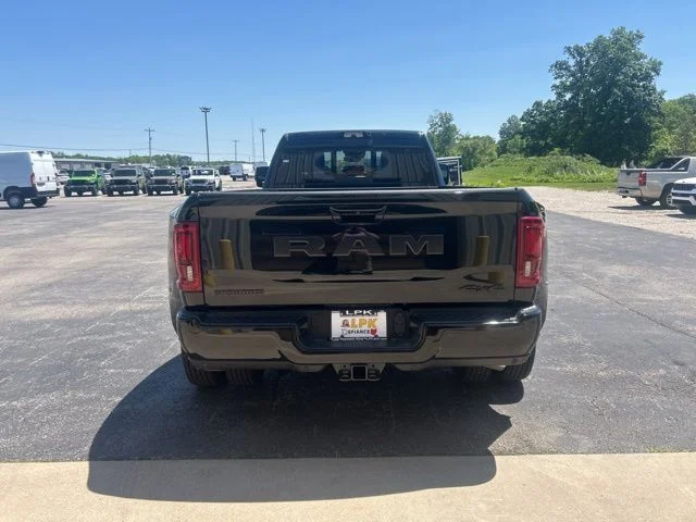 New 2026 Diamond Black Crystal Pearl-Coat Exterior Paint RAM LARAMIE image 4