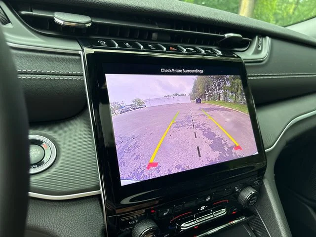New 2027 White/off-white Jeep Laredo X image 23